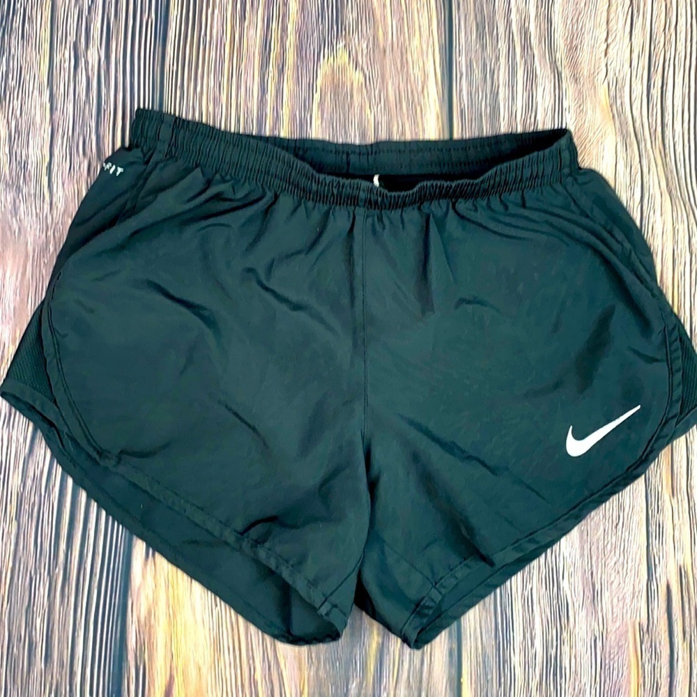 Nike Dry Fit Women’s Running Shorts ❤️ Host Pick❤️